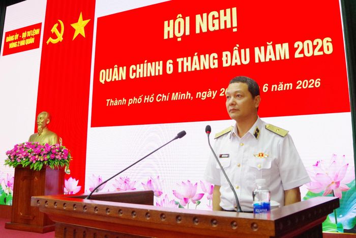 Chuẩn Đô đốc Nguyễn Văn Quán, Tư lệnh Vùng 2 Hải quân phát biểu khai mạc hội nghị