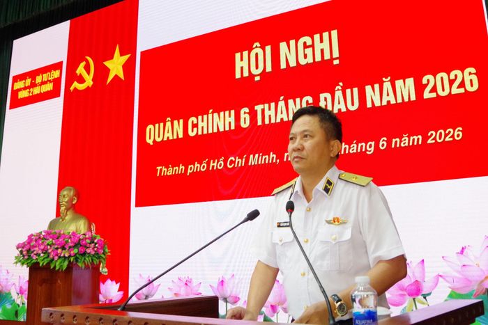 Chuẩn Đô đốc Trần Mạnh Chiến, Bí thư Đảng ủy, Chính ủy Vùng quán triệt Nghị quyết lãnh đạo thực hiện nhiệm vụ 6 tháng cuối năm 2026 của Đảng ủy Vùng 2 Hải quân
