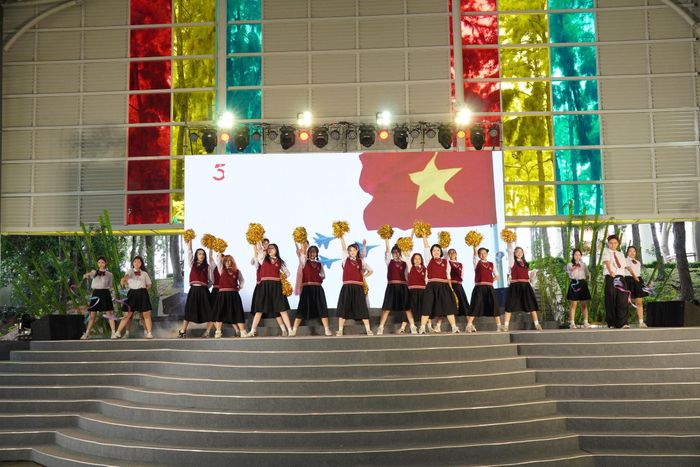 Các tiếp mục văn nghệ mang đậm nét văn hóa truyền thống của Việt Nam và các nước tại chương trình