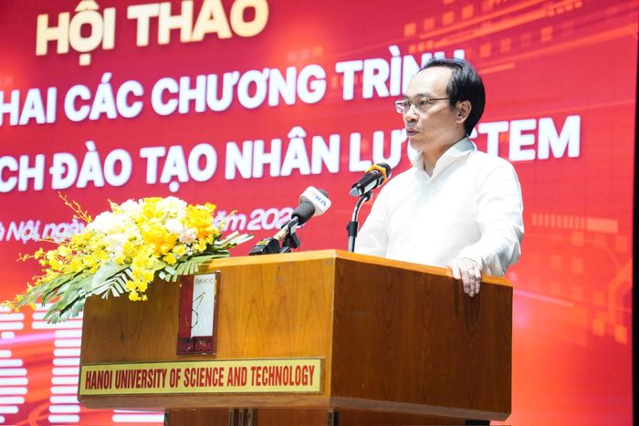 Bộ trưởng Bộ GD-ĐT Hoàng Minh Sơn phát biểu tại Hội thảo. Ảnh: Trọng Nghĩa
