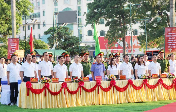 Các đại biểu dự buổi lễ