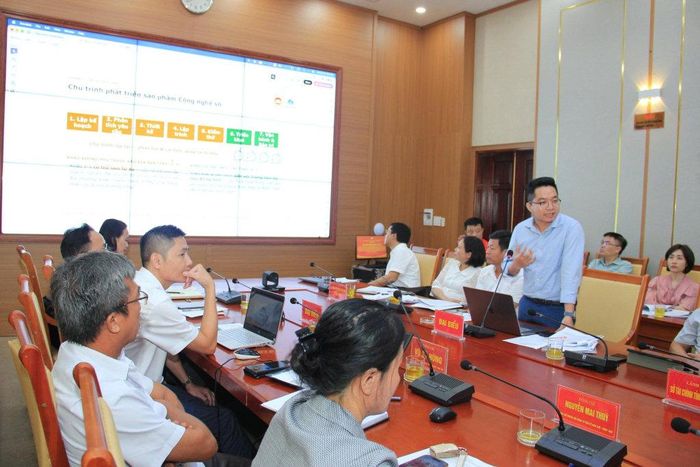 Đại biểu tham gia ý kiến phản biện đối với các dự thảo nghị quyết. Ảnh Minh Hiền