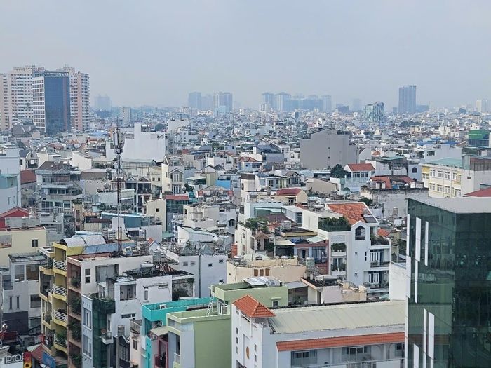 Sở Xây dựng TP. Hồ Chí Minh đề nghị các đơn vị, địa phương báo cáo số liệu liên quan đến quy hoạch, đất đai, môi trường, dự án thu gom, xử lý nước thải đô thị... để Sở tổng hợp, xây dựng kế hoạch trình UBND TP. Hồ Chí Minh phê duyệt triển khai thống nhất trên toàn thành phố. Ảnh: Quang Phương