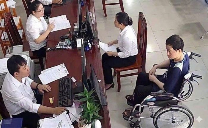 Trung tâm phục vụ hành chính công phường Cao Lãnh còn bố trí xe lăn dành riêng cho người khuyết tật khi đến làm TTHC