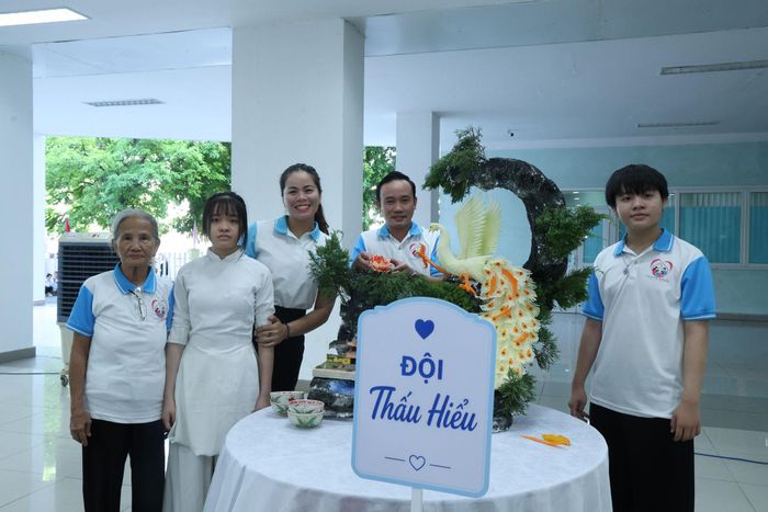 Hội thi nấu ăn "Vị nhà" - nơi các đội thi cùng nhau chuẩn bị những mâm cơm gia đình ấm cúng.
