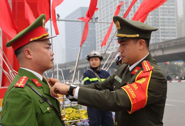Chất lượng phục vụ nhân dân là một trong những mục tiêu phấn đấu của Công an TP Hà Nội.