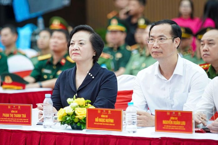 Phó Thủ tướng Chính phủ Phạm Thị Thanh Trà và các đại biểu dự lễ mít tinh.
