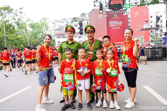 Mỗi bước chạy là một cam kết hành động vì cộng đồng không ma túy.