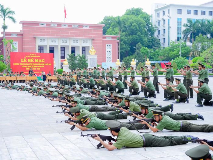 Các học viên báo cáo kết quả huấn luyện.