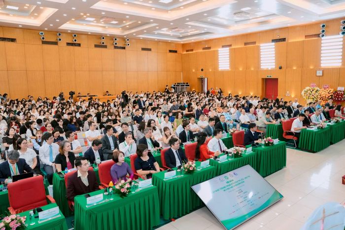 Các đại biểu tham dự khai mạc hội thảo.