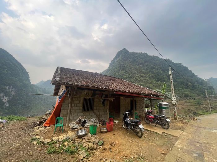Những ngôi nhà được hỗ trợ ở Táy Dưới.