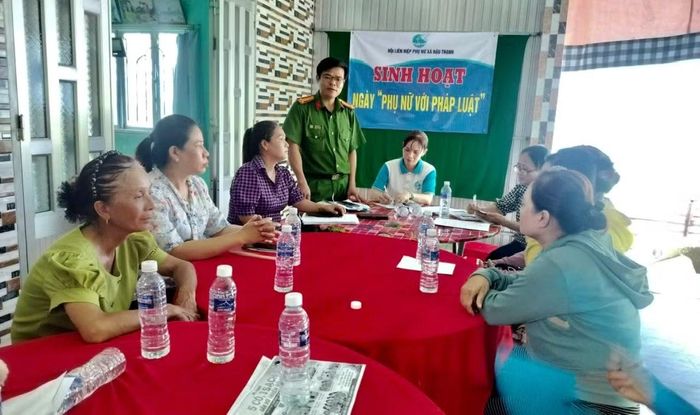 Công an cơ sở làm nòng cốt cho các buổi tuyên truyền giúp người dân nhận thức được các hành vi vi phạm pháp luật.