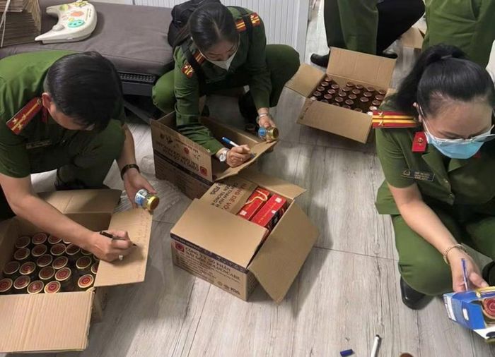 Cơ quan Công an kiểm tra, tạm giữ tang vật có liên quan.