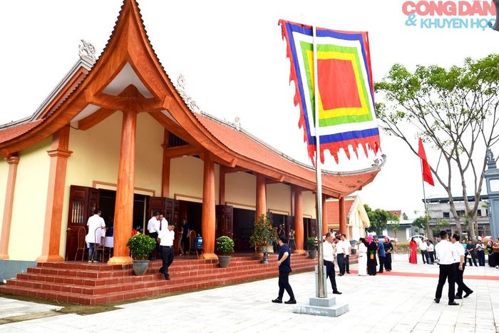 Đình Làng Nhớn nằm trong khuôn viên rộng hơn 600 mét vuông thoáng đãng, sạch đẹp. Ảnh: Quốc Hồng