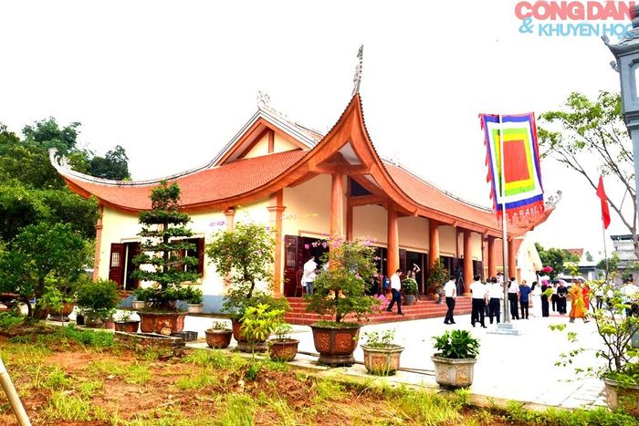 Đình Làng Nhớn nằm ở thôn Suối Ngàn, cạnh con suối lớn, là nơi cư ngụ lâu đời của đồng bào Tày địa phương. Ảnh: Quốc Hồng