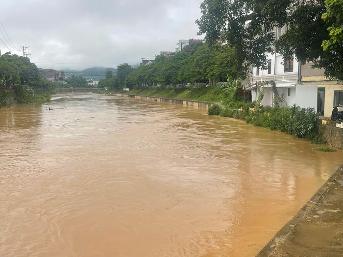 Nước Sông Hiến giảm hơn 2 mét.