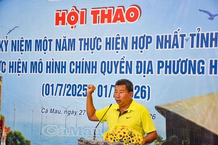 Trọng tài Nguyễn Minh Thuận, đại diện lực lượng trọng tài điều hành hội thao tuyên thệ điều hành giải đấu công tâm, khách quan.