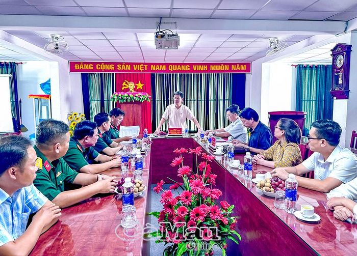 Đoàn khảo sát Bộ Y tế làm việc với Bệnh viện Quân Dân y Bạc Liêu.