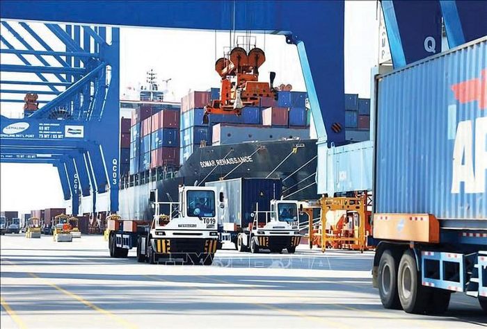 Cần triển khai đồng bộ các giải pháp nhằm thúc đẩy xuất khẩu, góp phần thực hiện mục tiêu tăng trưởng kinh tế hai con số. Ảnh minh họa: TTXVN