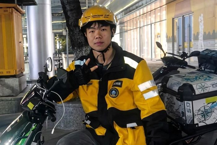 Trong công việc, Kim được đồng nghiệp yêu mến và từng giành danh hiệu nhân viên giao hàng xuất sắc nhất trong đội. Ảnh: Sina