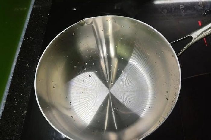 Áp dụng hiệu ứng Leidenfrost để “tôi chảo” chống dính. Ảnh minh họa.