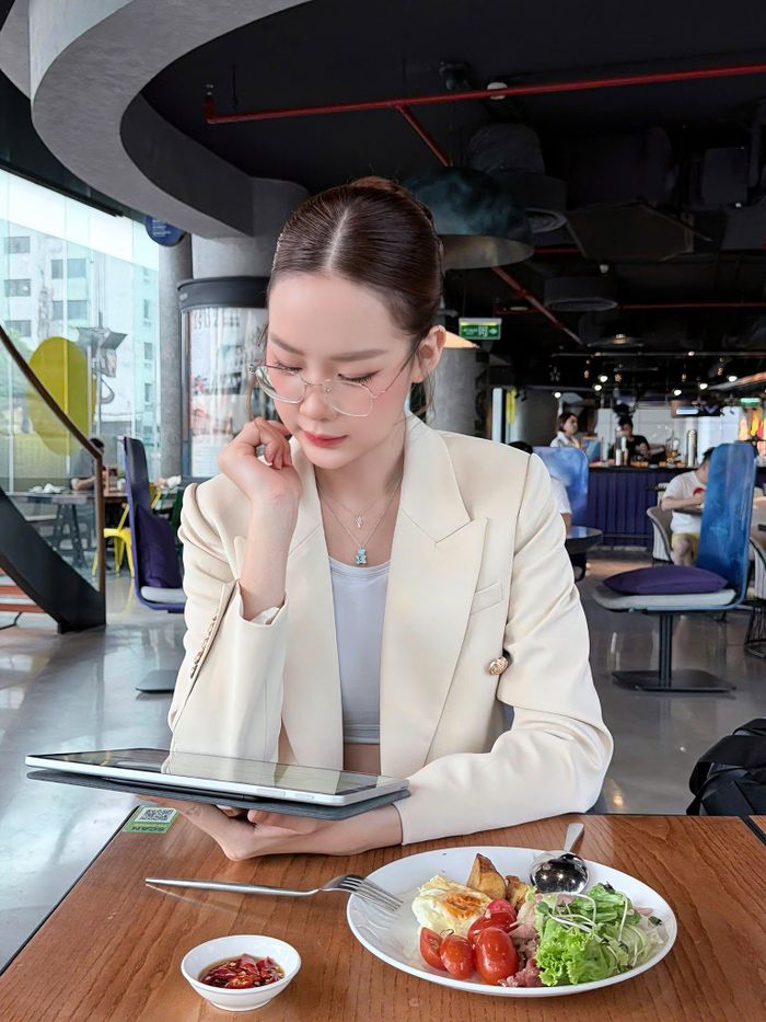 Bảo Ngọc lần thứ 2 lên tiếng, thừa nhận thư mời có chỉnh sửa bởi AI.