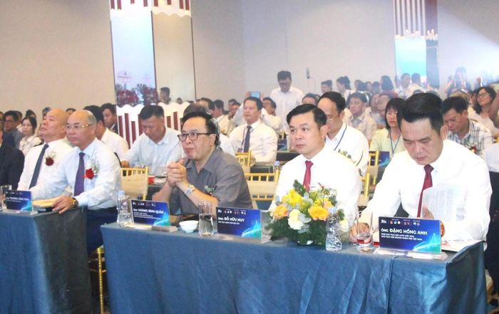 Đại biểu lãnh đạo Trung ương và địa phương