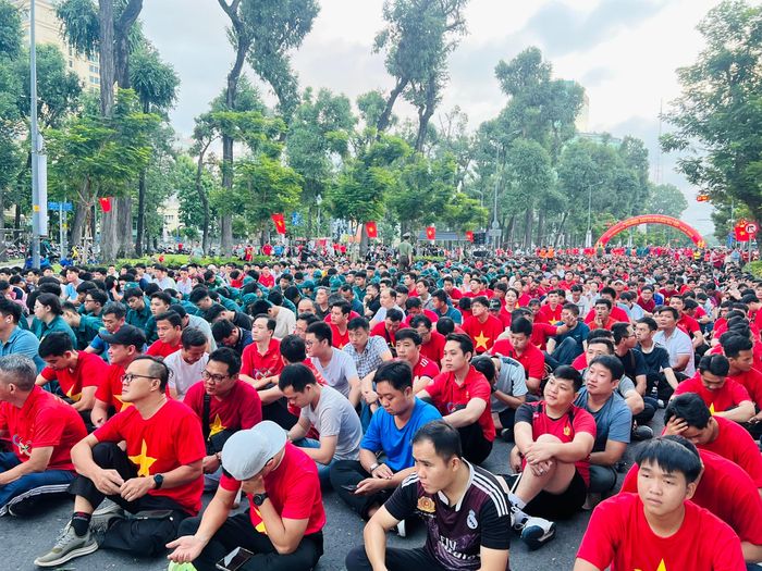 Đông đảo người dân, cán bộ công chức, lực lượng vũ trang đã tham gia và hưởng ứng tích cực chương trình