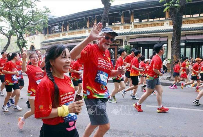 Đông đảo người dân và du khách quốc tế tham gia giải chạy hưởng ứng Tháng hành động phòng, chống ma túy năm 2026 với chủ đề “Chung một quyết tâm xây dựng xã, phường, đặc khu không ma túy”