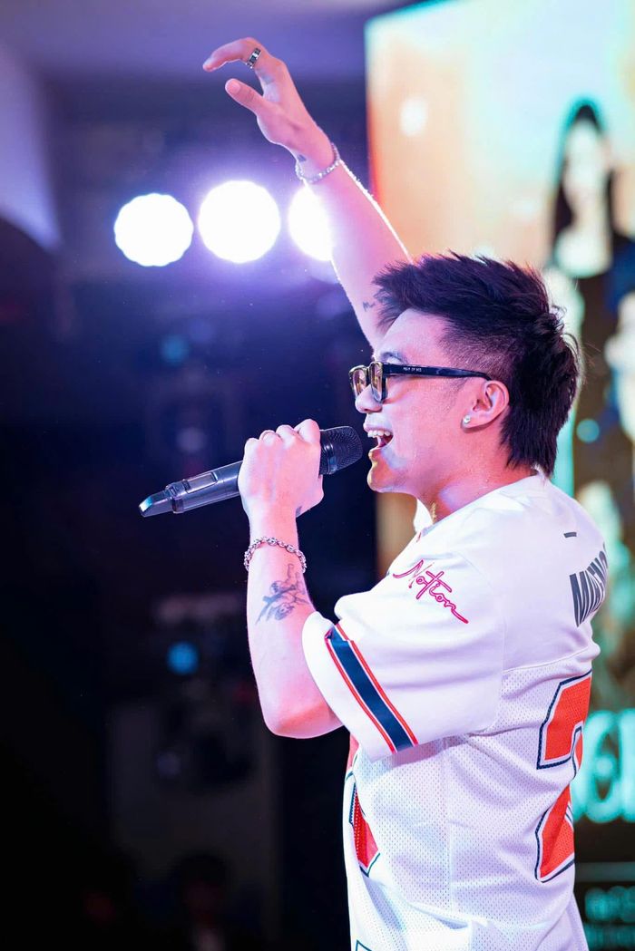  "Nếu mọi người trong ngành cùng thực hiện, môi trường âm nhạc sẽ công bằng và lành mạnh hơn”, nam DJ chia sẻ