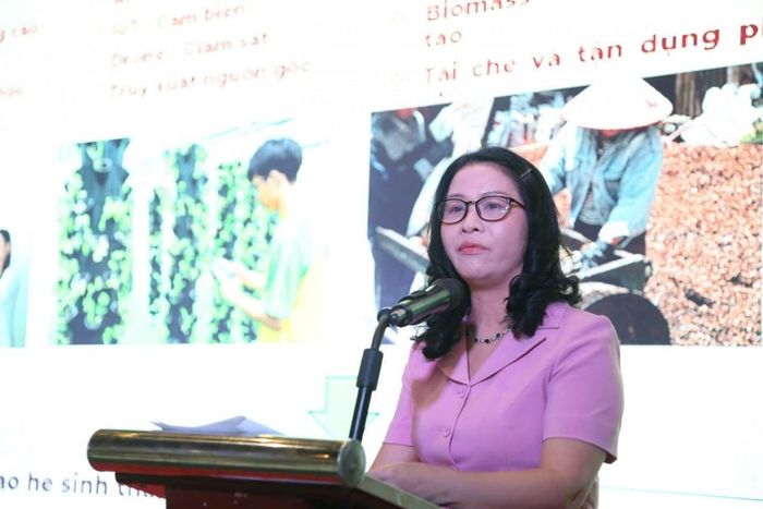  GS.TS Nguyễn Thị Lan, Giám đốc Học viện Nông nghiệp Việt Nam báo cáo tại Hội thảo. 