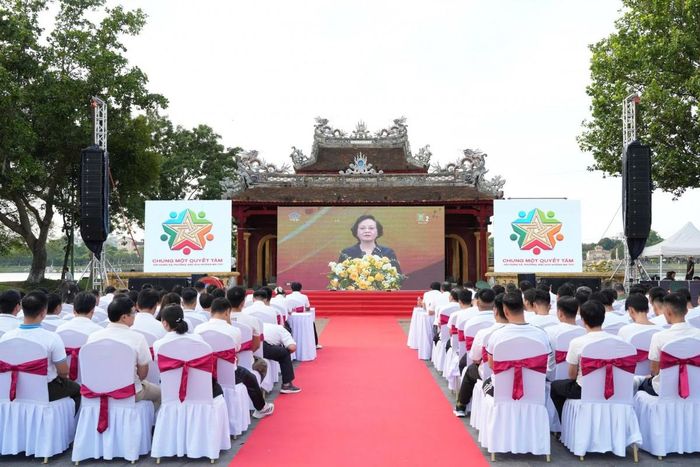 Lễ mít tinh được kết nối trực tuyến từ điểm cầu trung tâm tại Quảng trường Đông Kinh Nghĩa Thục (Tp. Hà Nội) đến 33 tỉnh, thành phố cùng hàng nghìn xã, phường, đặc khu trên cả nước
