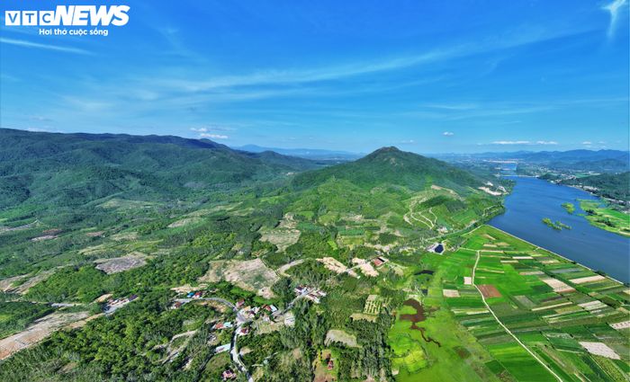  “Địa phương trước đó đã có kiến nghị lên UBND tỉnh Gia Lai, nếu có giao tuyến đường cho địa phương quản lý thì cần có văn bản cụ thể giao cái gì? Kinh phí bảo trì ở đâu? Các địa phương sau sắp xếp cũng đều rất mơ hồ và lúng túng trước văn bản bàn giao tạm thời của tỉnh”, ông Nguyễn Công Đệ, Chủ tịch UBND xã Bình Khê thông tin