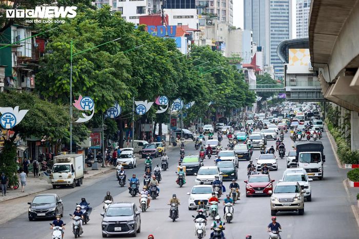 Bên cạnh áp lực giao thông, khu vực từ trước Trường Đại học Khoa học Xã hội và Nhân văn đến nút giao Nguyễn Trãi - Nguyễn Tuân cũng là một trong những điểm thường xuyên xảy ra ngập úng khi xuất hiện mưa lớn. Vì vậy, dự án nâng cấp hệ thống thoát nước được kỳ vọng sẽ góp phần cải thiện tình trạng ngập cục bộ tại khu vực này trong thời gian tới. 
