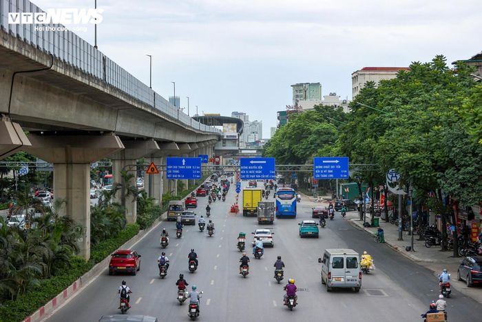 Nguyễn Trãi là tuyến giao thông quan trọng kết nối khu vực trung tâm Hà Nội với Hà Đông và cửa ngõ phía Tây thành phố. Với chiều dài khoảng 3,4km, tuyến đường này mỗi ngày phải gánh lưu lượng phương tiện rất lớn, thường xuyên đối mặt nguy cơ ùn tắc vào giờ cao điểm.