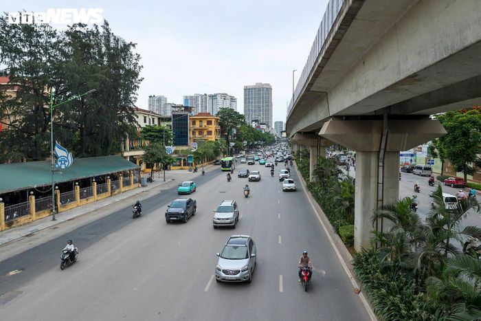 Mặt đường mới giúp các phương tiện lưu thông thuận lợi hơn, đồng thời tạo diện mạo khang trang cho tuyến phố. Nhiều người tham gia giao thông cho biết họ không còn cảm giác lo lắng khi phải đi qua những đoạn đường đào xới hoặc gồ ghề như trong thời gian thi công.