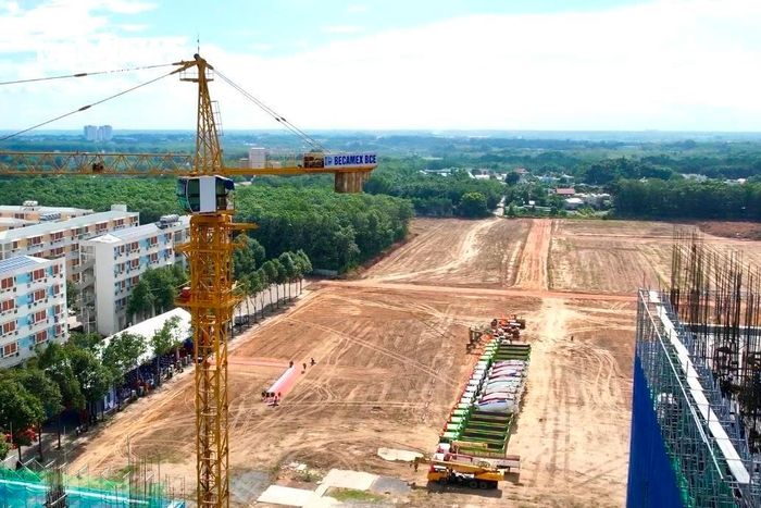 Phần còn lại là các căn hộ cao tầng với giá dự kiến khoảng 16 - 18 triệu đồng/m², tương đương dưới 1 tỷ đồng/căn.
