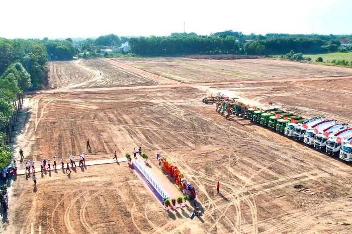 Đây là nơi Tập đoàn Becamex sẽ thực hiện xây dựng 2 dự án nhà ở xã hội (Nhà ở xã hội Khu 3 Định Hòa, Nhà ở xã hội Khu 4 Định Hòa) với tổng quy mô 4.380 căn hộ, hưởng ứng chương trình phát triển nhà ở xã hội của TP.HCM. 2 dự án này vừa được khởi công vào ngày 25/6.