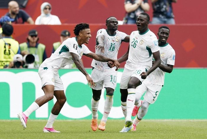 Senegal nín thở chờ đợi xem liệu có thể lọt vào vòng sau với tư cách một trong 8 đội đứng thứ 3 có thành tích tốt nhất. Ảnh: Reuters