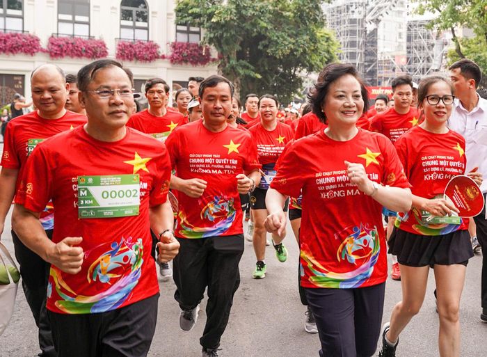 Giải chạy thu hút hàng chục nghìn người tham gia ở các nội dung. Ảnh: Trung Kiên