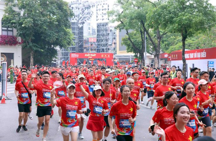 Giải chạy phong trào thu hút đông đảo người dân tham gia. Ảnh: Trung Kiên