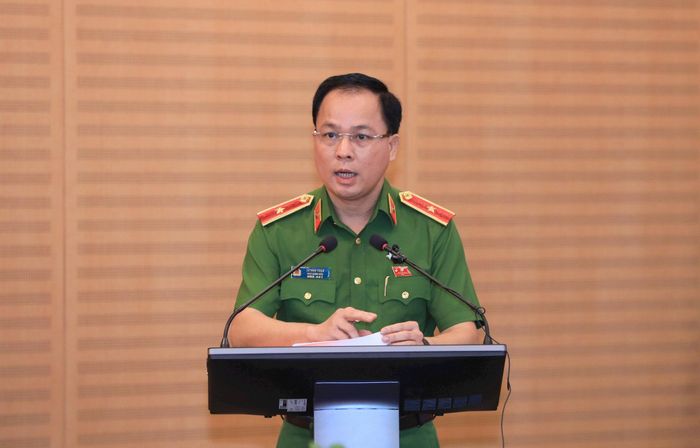 Đại diện lãnh đạo Công an thành phố Hà Nội phát biểu. Ảnh: Viết Thành.