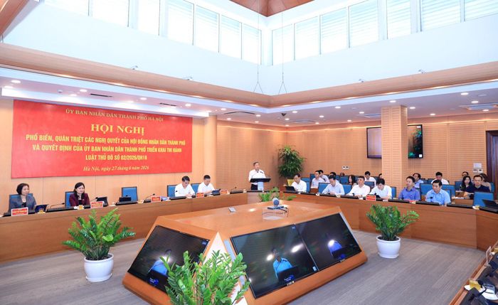Chủ tịch UBND thành phố Vũ Đại Thắng phát biểu chỉ đạo tại hội nghị. Ảnh: Viết Thành