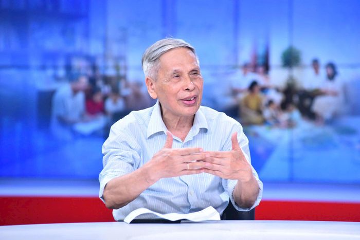 Ông Nguyễn Minh Giao, đại diện gia đình tiêu biểu Thủ đô được thành phố Hà Nội tuyên dương trao đổi tại Chương trình. Ảnh: Phan Anh