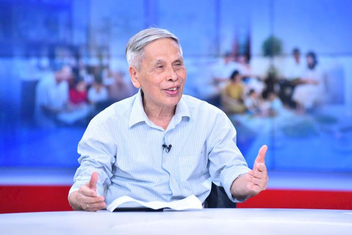 Ông Nguyễn Minh Giao, đại diện gia đình tiêu biểu Thủ đô được thành phố Hà Nội tuyên dương trao đổi tại Chương trình. Ảnh: Phan Anh