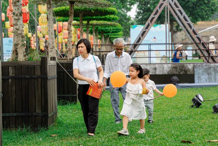 Tình yêu thương là “hạt nhân” của gia đình. Ảnh: Duy Khánh