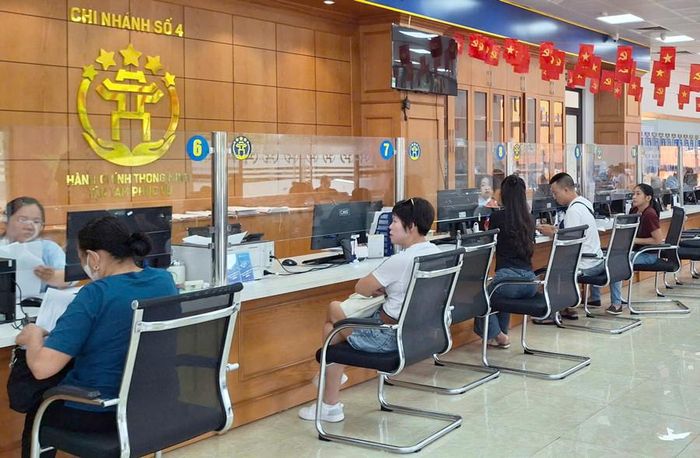 Trung tâm Phục vụ hành chính công thành phố Hà Nội - Chi nhánh số 4 bố trí địa điểm khang trang, hiện đại, thuận tiện cho người dân, doanh nghiệp thực hiện thủ tục hành chính. Ảnh: Hiền Chi