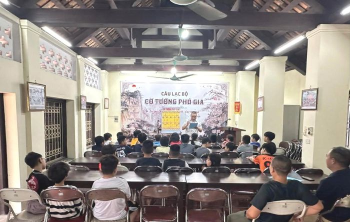 Một buổi học ở lớp cờ tướng dành cho thiếu nhi. Ảnh: Diên Vĩ