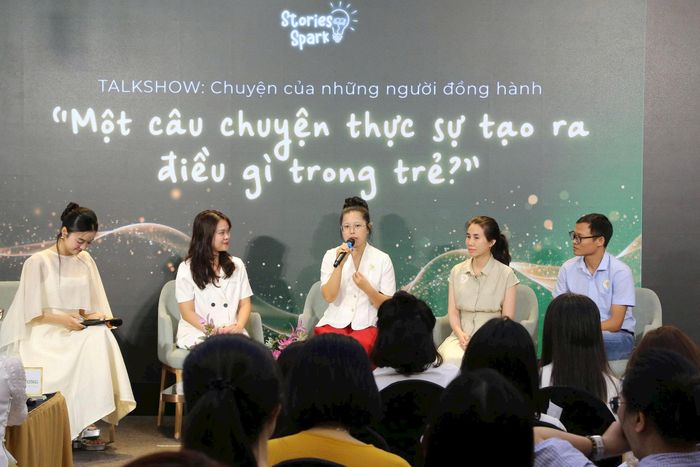Các diễn giả trao đổi tại Talk show “Chuyện của những người đồng hành”. Ảnh: ND