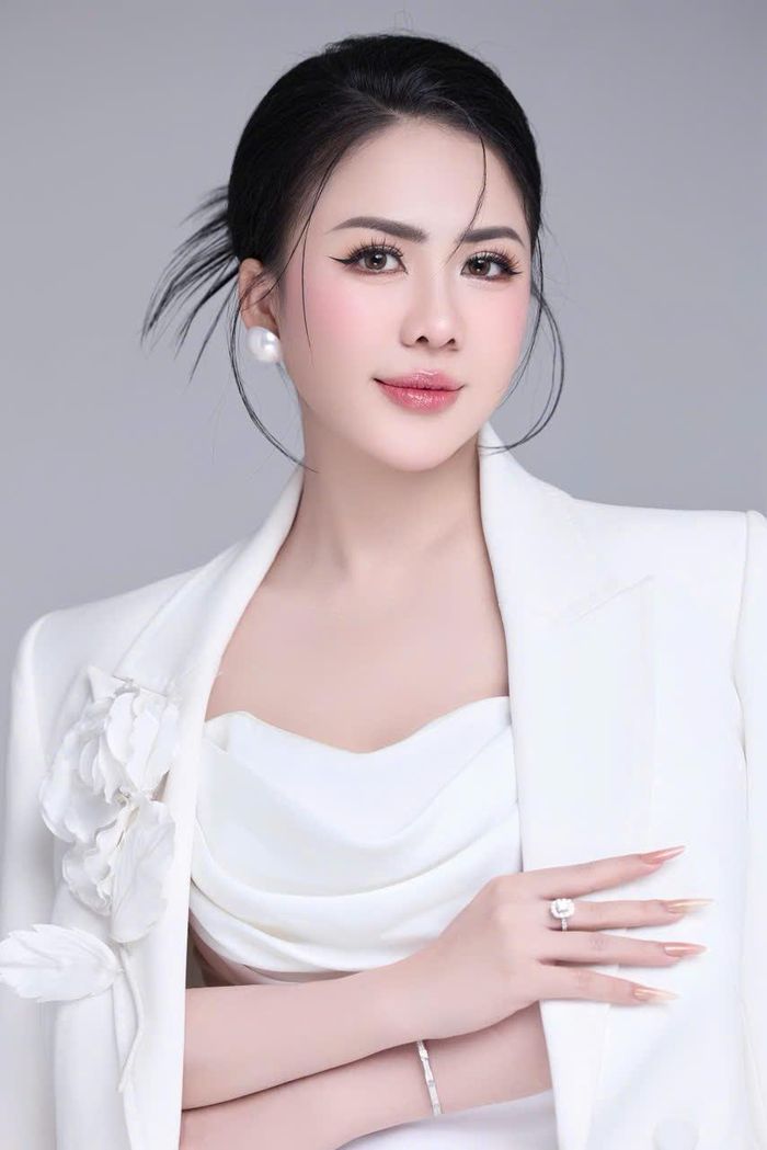 CEO Đỗ Thúy Hằng rạng rỡ truyền cảm hứng về hình mẫu phụ nữ thế hệ mới.